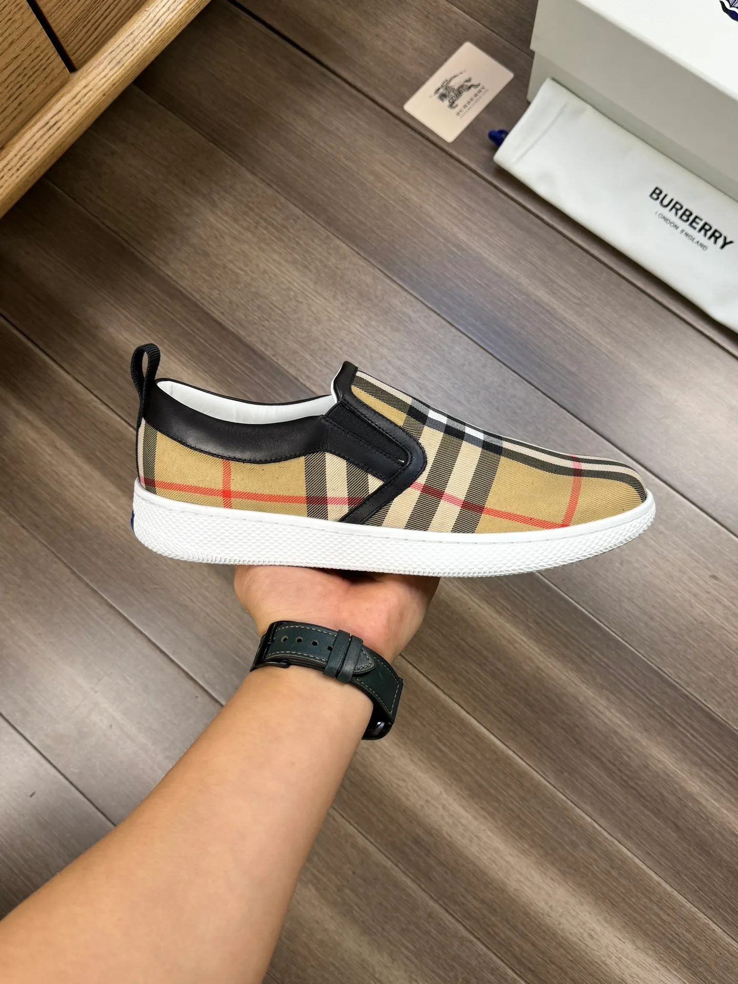 [BURBERRY] Burberry P360💰 - Original order 🔍🔍🔍 - Upper: imported 🔝 brand totem cloth, heel brand webbing decoration - Lining: water-dyed cowhide - Outsole: ultra-light rubber; two-color molded outsole - Super high quality control, fine workmanship: highlighted (high-end, extravagance, grade) -Size: 38-44 (Male 45, can be customized)